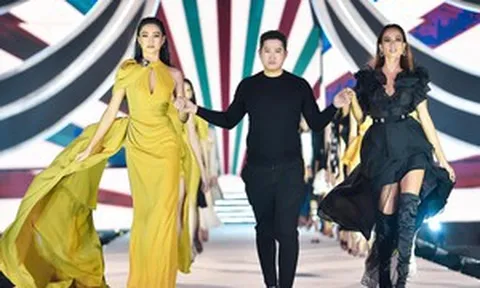 Hoa hậu Đỗ Mỹ Linh, Tiểu Vy, Kỳ Duyên 'đọ' catwalk điêu luyện trên sàn runway dài 40m